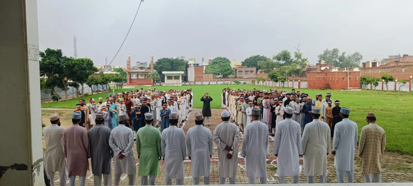 یوم آزادی کے موقع پر جامعہ احسن البرکات مارہرہ شریف میں پرچم کشائی کی رسم انتہائی تزک و احتشام کے سا...