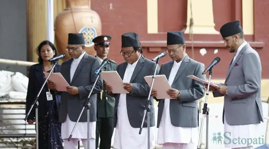 وزیر اعظم کار کی نے عبوری حکومت میں توسیع کی، چارنئے وزراءشامل،صدر نے دلایا حلف...