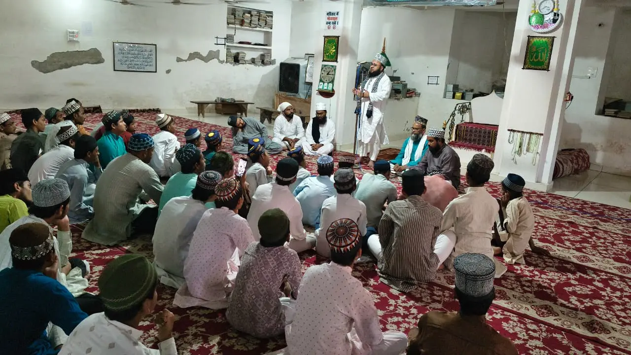 علم کے بغیر کوئی بھی شخص مکمل انسان نہیں ہو سکتا