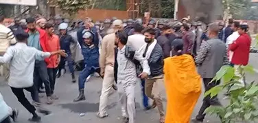 نو منتخب مدھیش وزیر اعلی تقرری کے خلاف احتجاج، پولیس سے جھڑپیں،28 افراد زخمی...