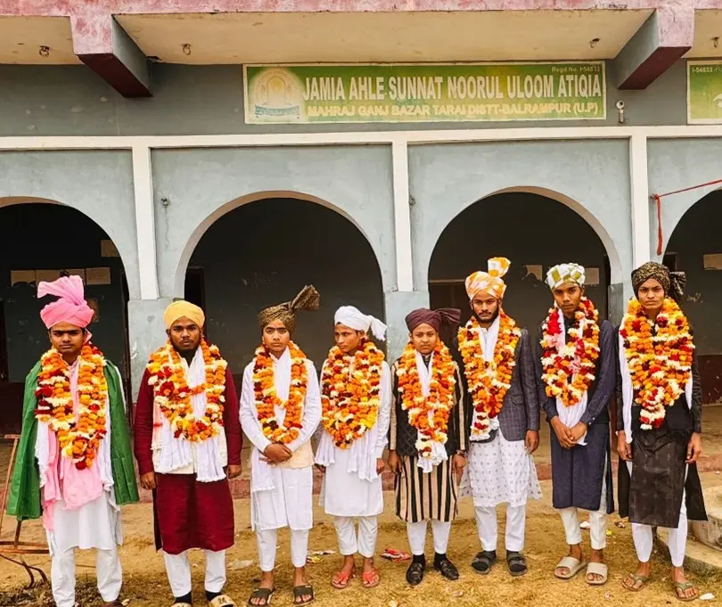 مدرسہ اہلسنت نورالعلوم عتیقیہ مہراجگنج ترائی بازار  میں آٹھ طلبہ کے ختمِ قرآن کی پروقار تقریب...