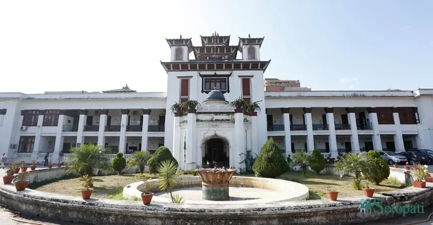 پارٹی کے امیدواروں کو انتخابی مہم میں 10 سے زیادہ جھنڈے استعمال کرنے کی اجازت نہیں ہوگی۔ الیکشن کمیش...