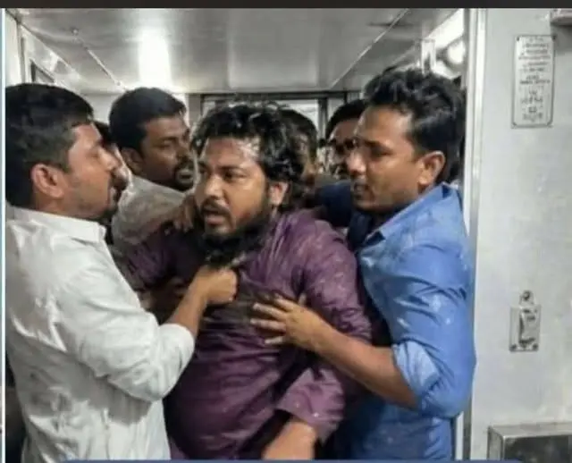 لوگ آسان سمجھتے ہیں مسلماں ہونا