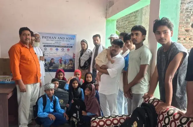 मदरसा गौसिया रिजविया अहले सुन्नत गरीब बच्चों  को कंप्यूटर कॉपी बैग और शैक्षिक सामान वितरण...