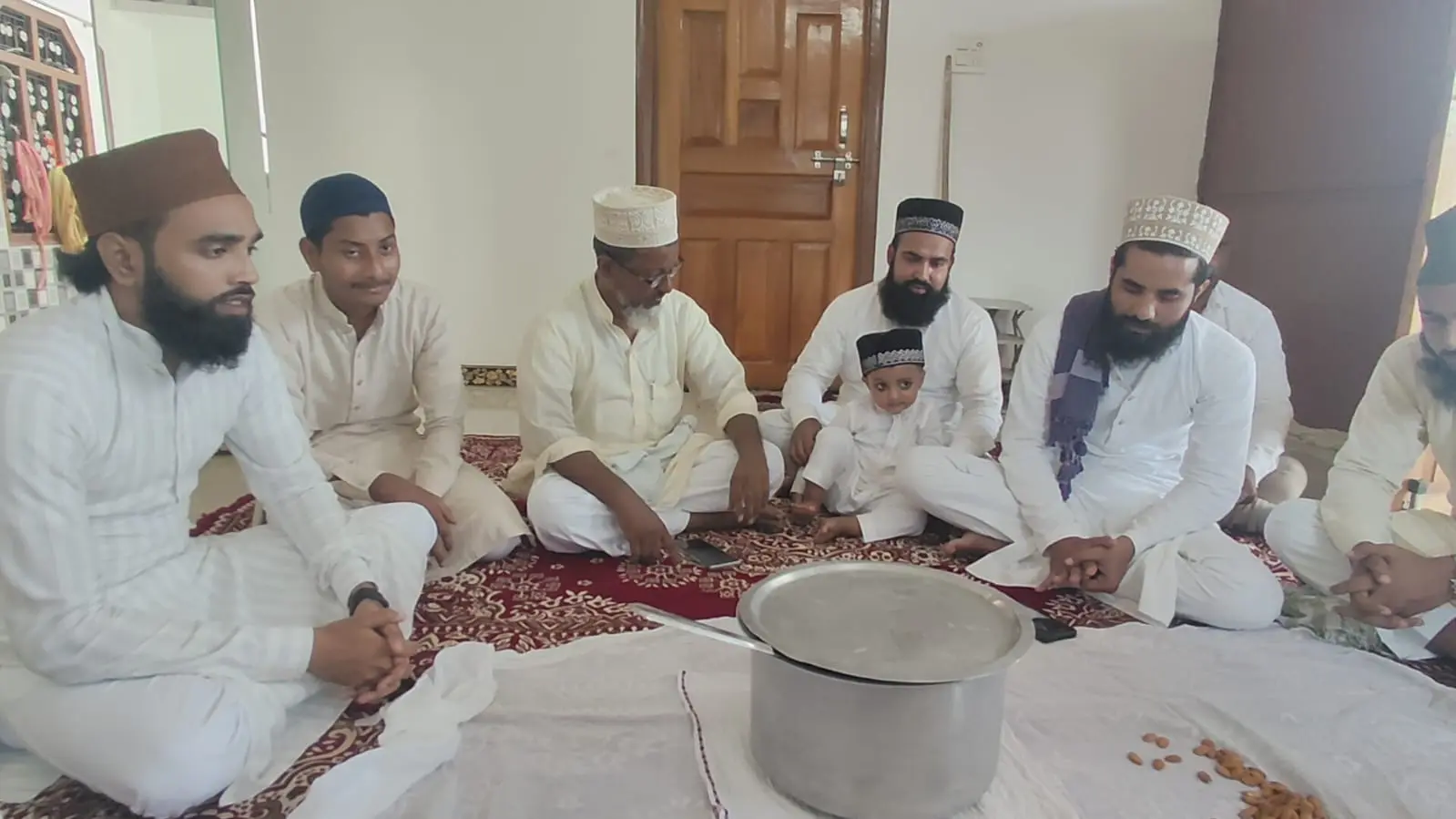 لوٹن بازار میں ختمِ قادریہ شریف کی بابرکت محفل کا انعقاد...